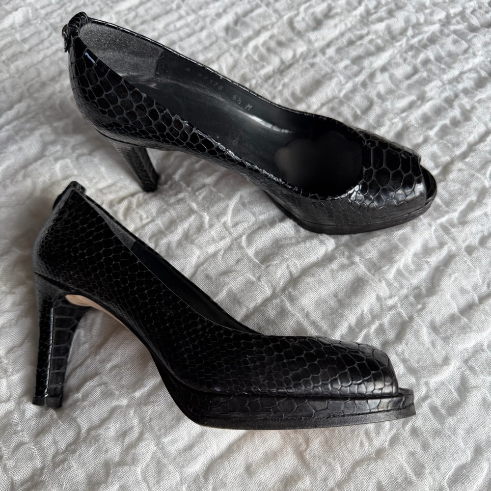 Stuart Weitzman Black Python Embossed Leather Pee… - image 3